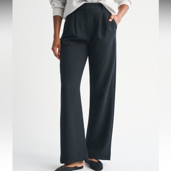 Abercrombie & Fitch Green Sloane Tailored Wide-Leg Pant - Picture 2 of 2